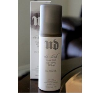 Brand New With Box Urban Decay De-Slick Setting Spray Oil Control Full Size